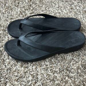 Flopeds Black flip flop Sz 9